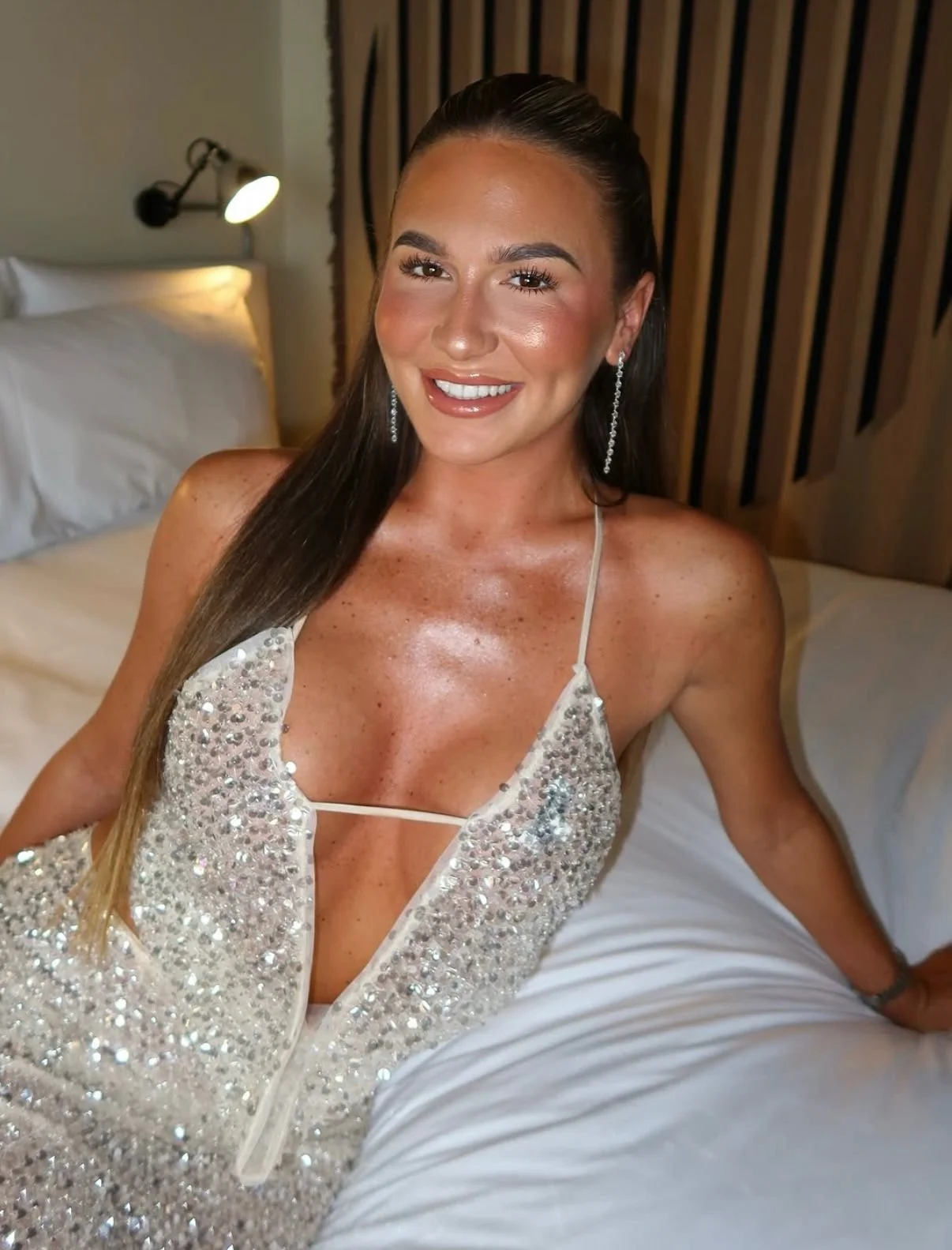 Bespoke bridal makeup by Dayna Cerys tailored to feel timeless, comfortable and beautifully personal.
