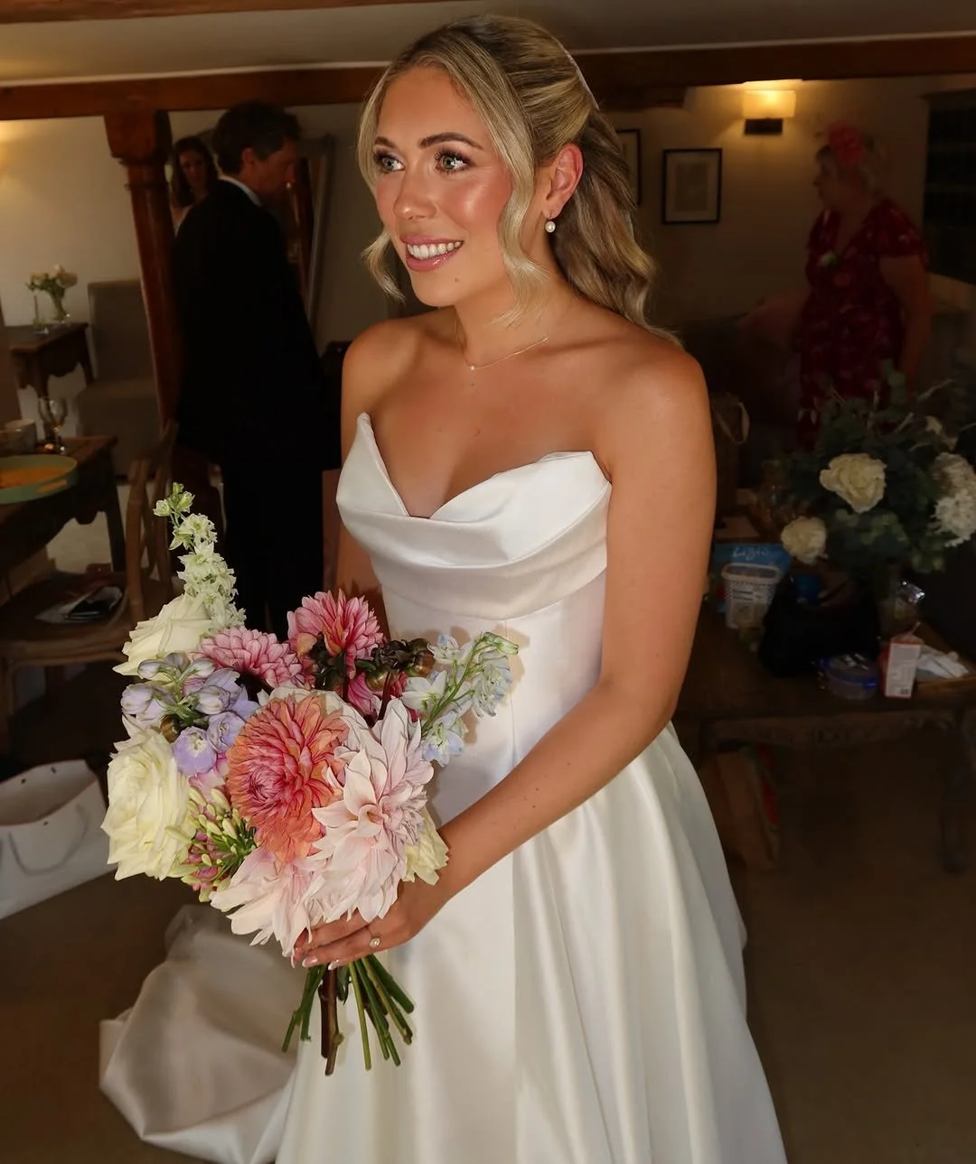Luxury bridal makeup by Dayna Cerys, working across Southampton, Hampshire and the UK.