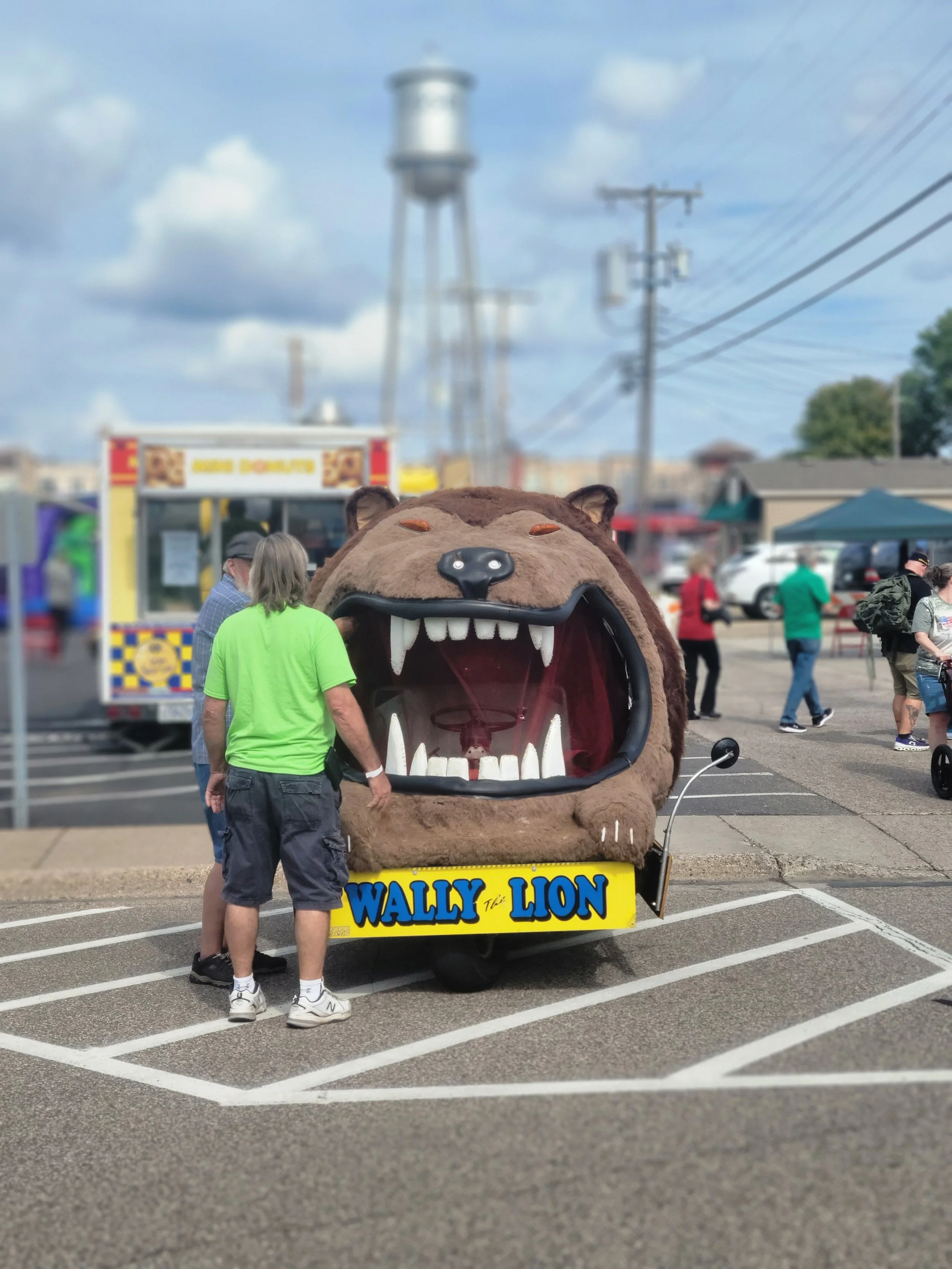 Wally the Lion- Parade Day