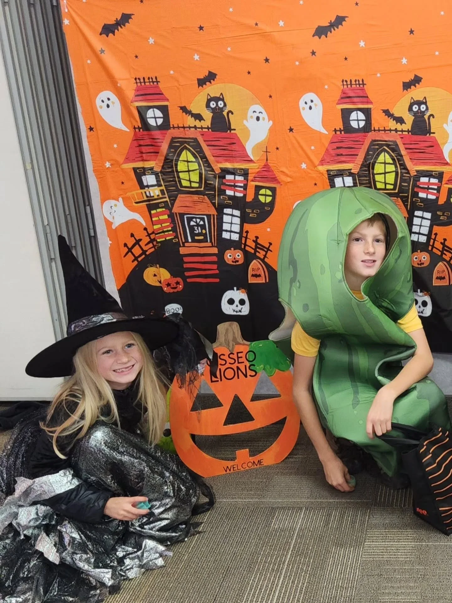 👑 COSTUME CONTEST 👑
Sat, Oct 24 &middot; Boerboom Park

📝 Sign up at 12 PM at the Lions booth
🏆 Judging at 12:30 PM (the crowd helps decide!)

Categories:
👧 Ages 8&ndash;15
🧑 Ages 16&ndash;99
🐶 Dogs in costume

Only 10 spots per category, so d