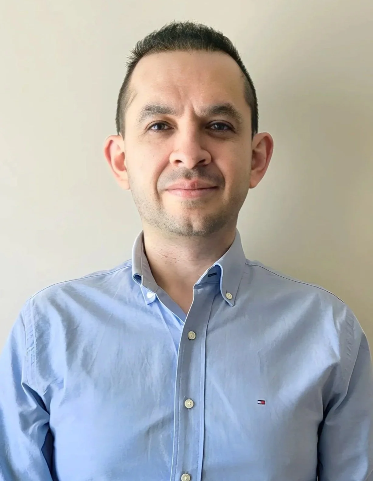 Portrait of Dr José Penate, Rural Generalist with a focus on musculoskeletal and sports medicine.