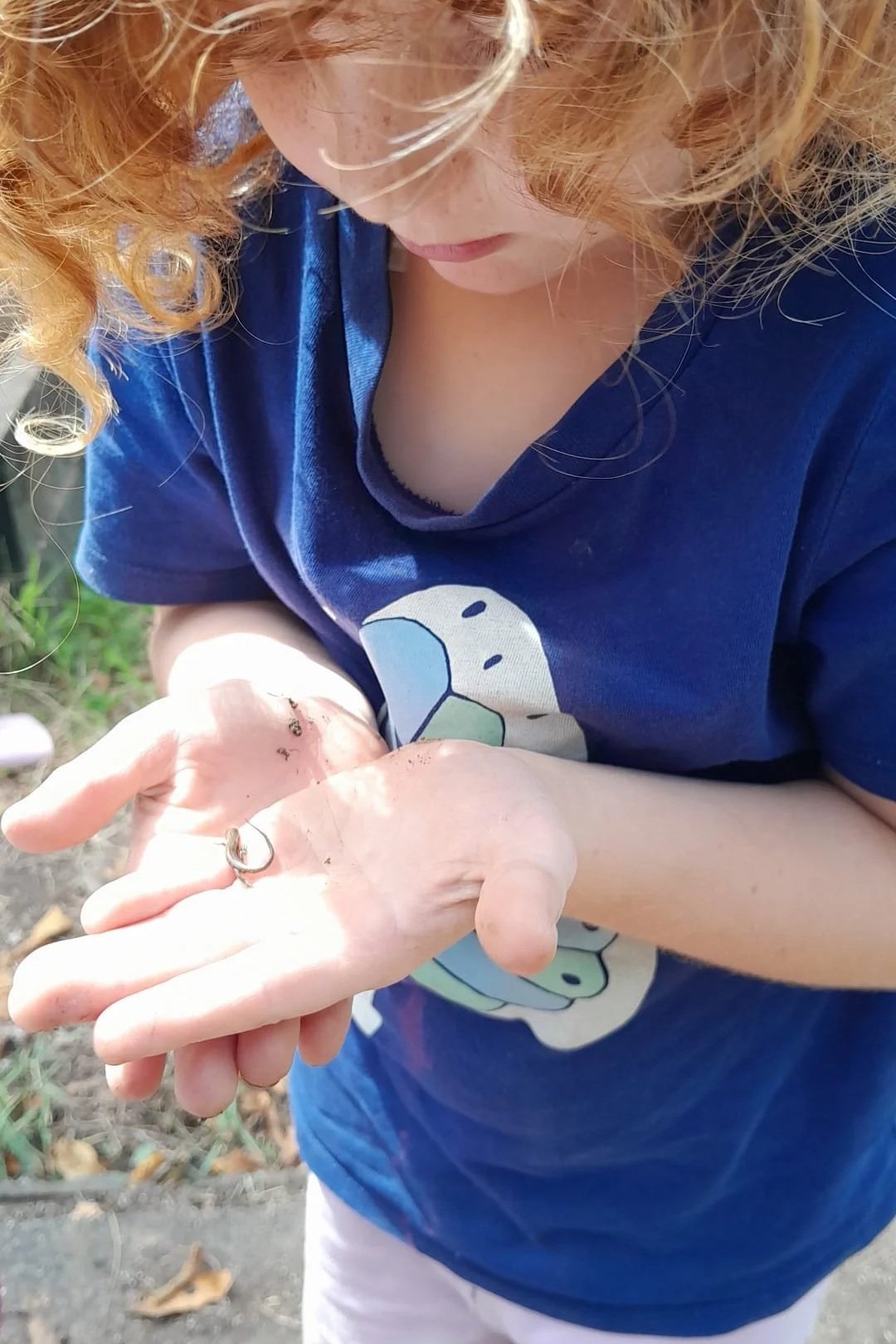 Moments like this are part of what makes community gardens special — children slowing down, exploring nature and learning outdoors together.