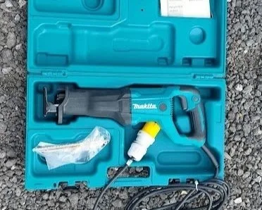 A Makita electric pressure washer in a blue carrying case with accessories.