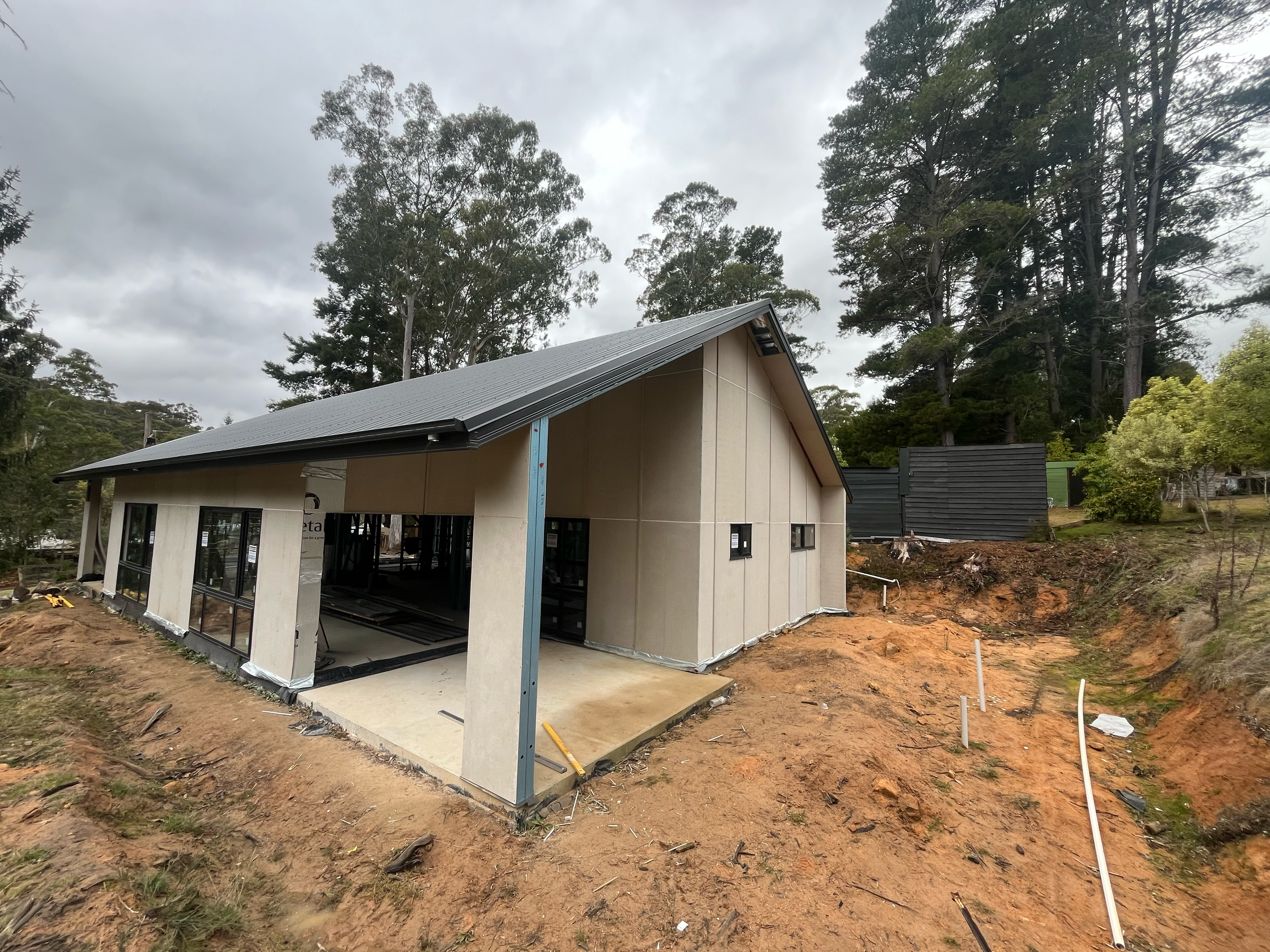 Mansfield Alpine kit home clad and roofed, with a covered alfresco area at the front