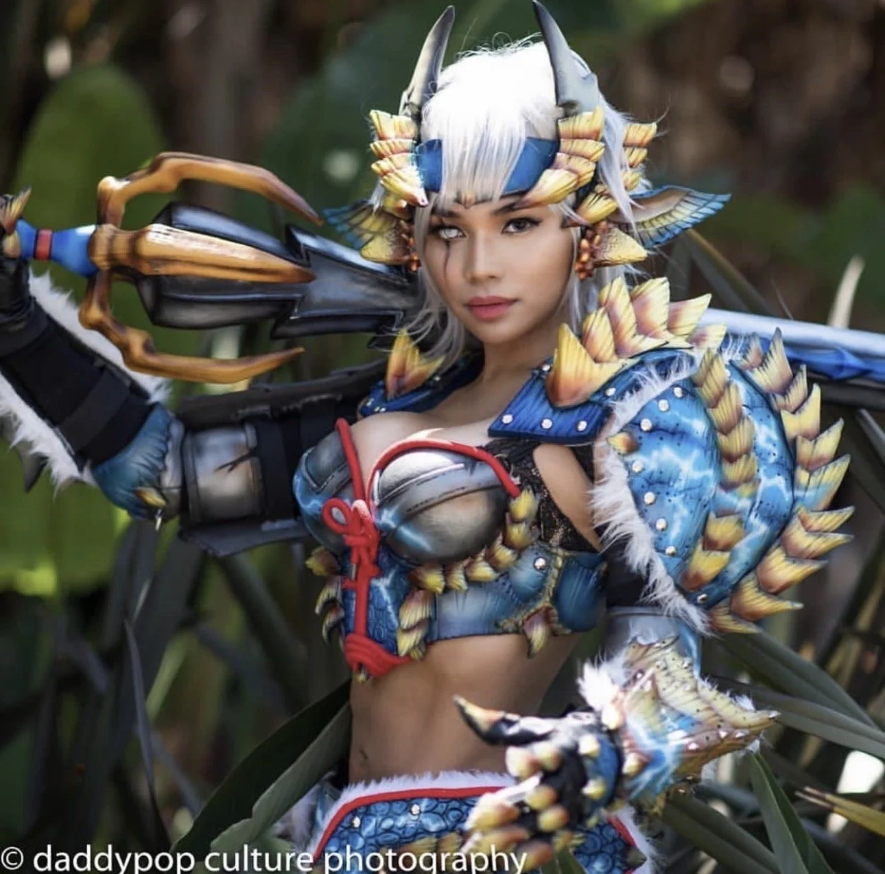 Character: Zinger Armor/
Franchise: Monster Hunter
