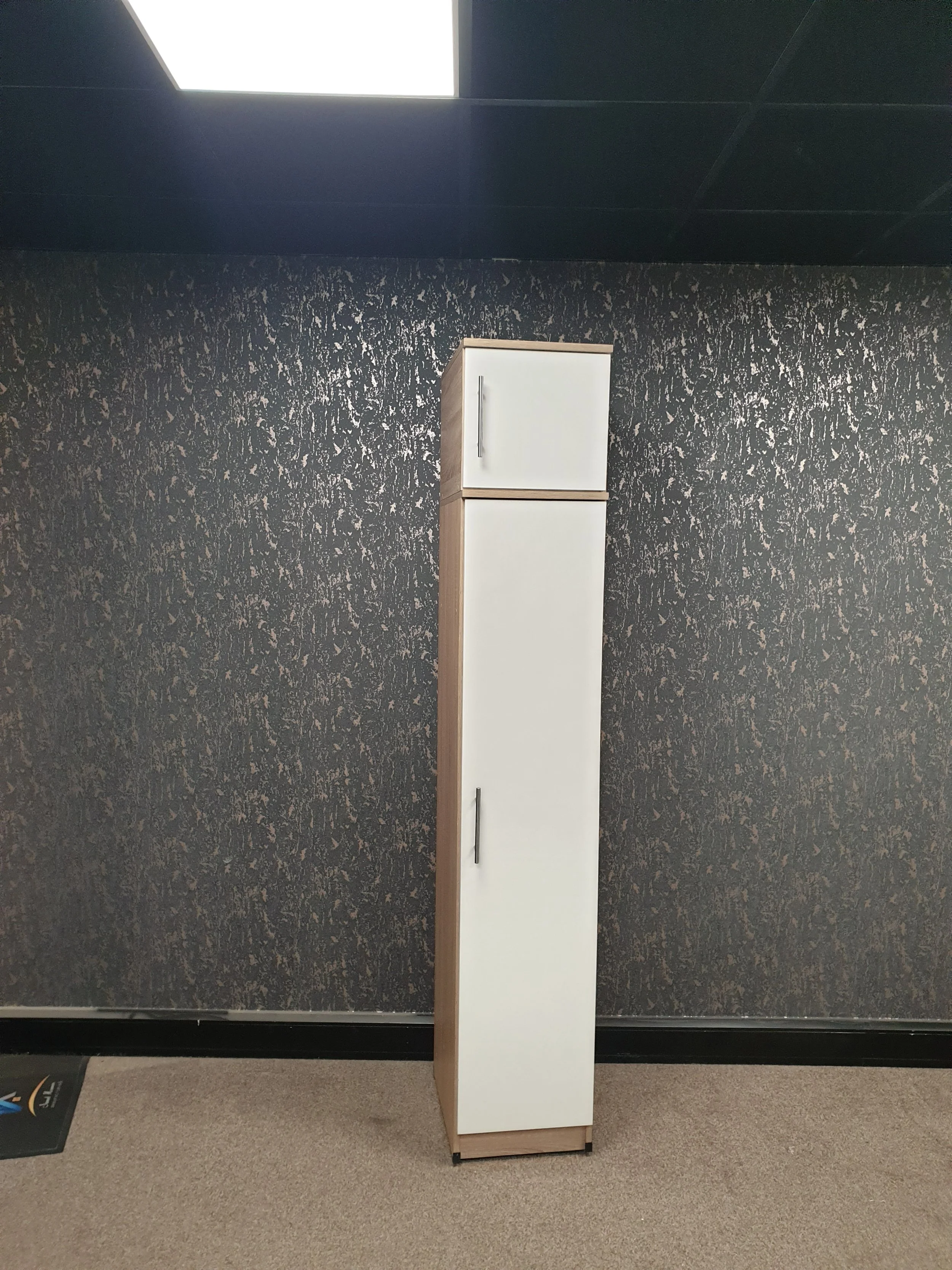 Nova 1 door robe with top box
