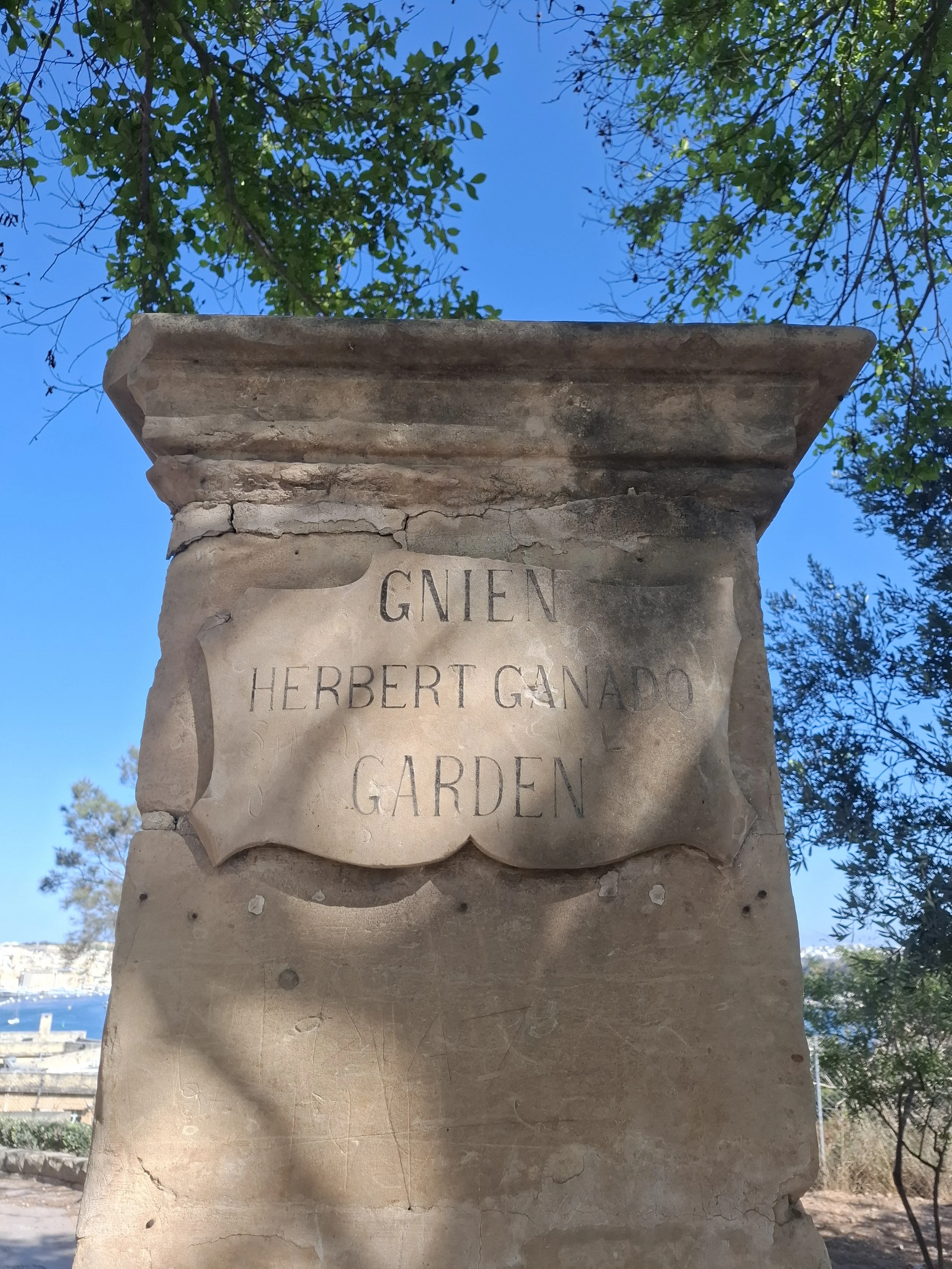 Sign Herbert Ganadajpg.jpg
