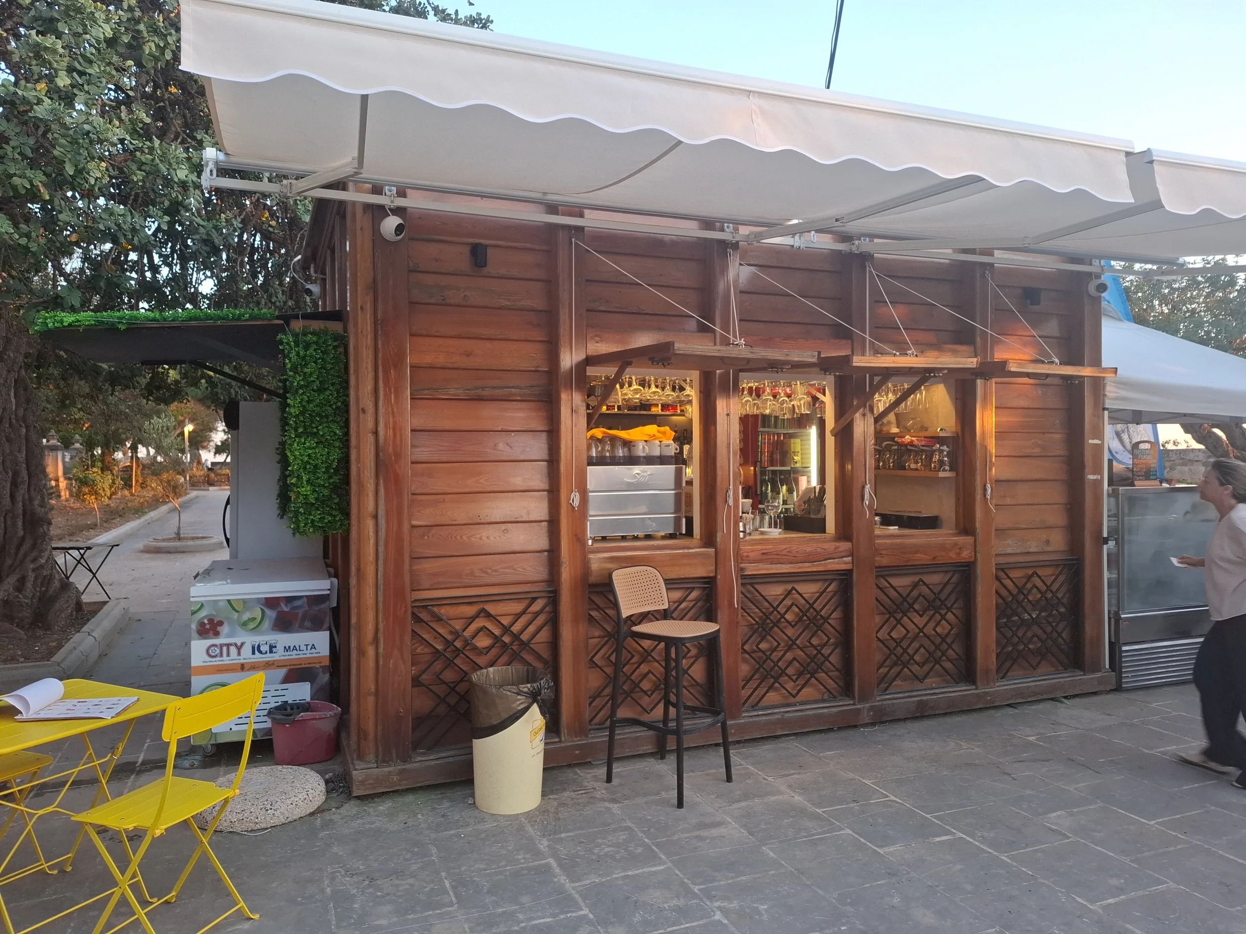 Food and drink kiosk.jpg
