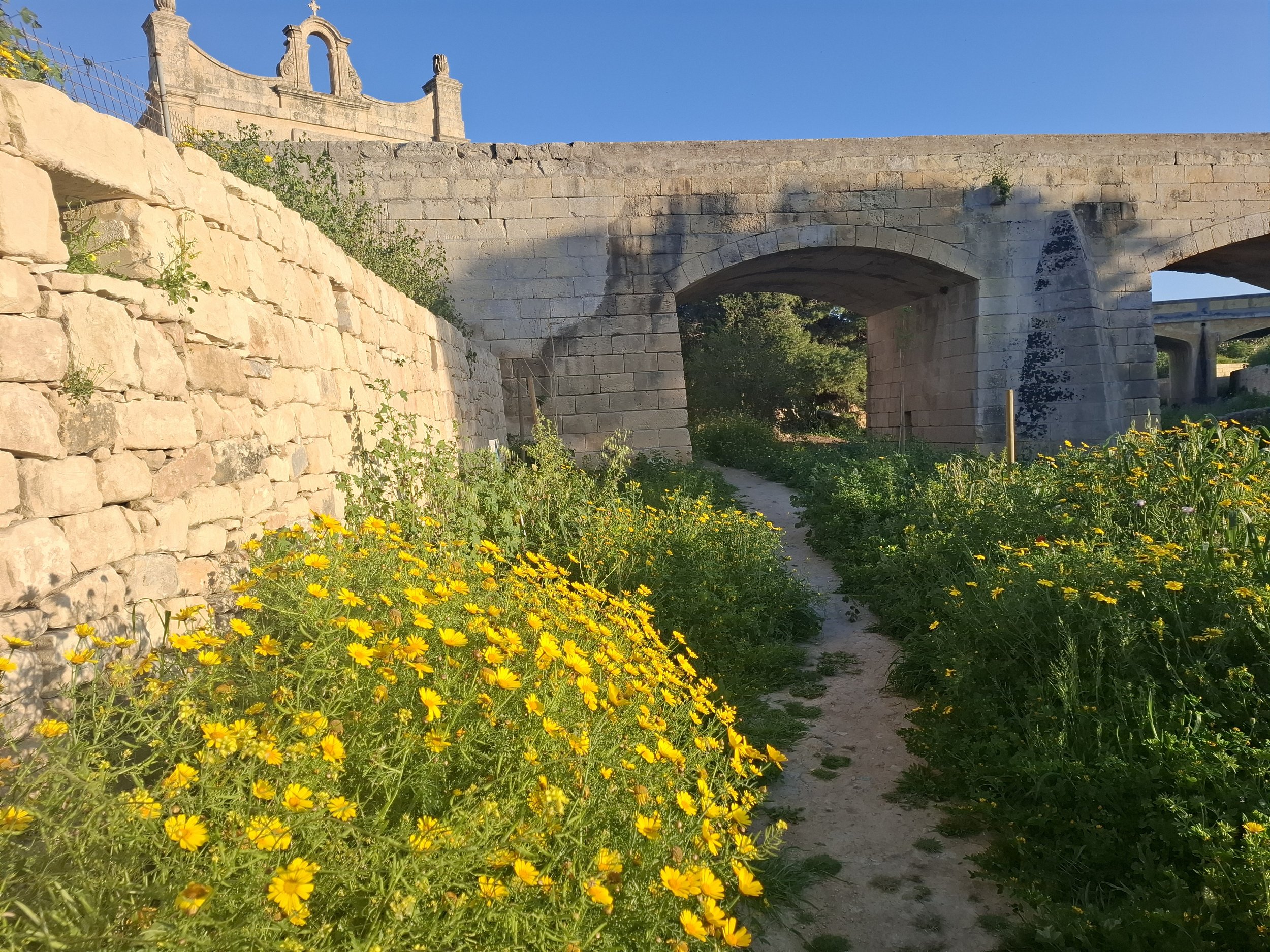 Path to Chapel Apostle St Paul tal- qliegha