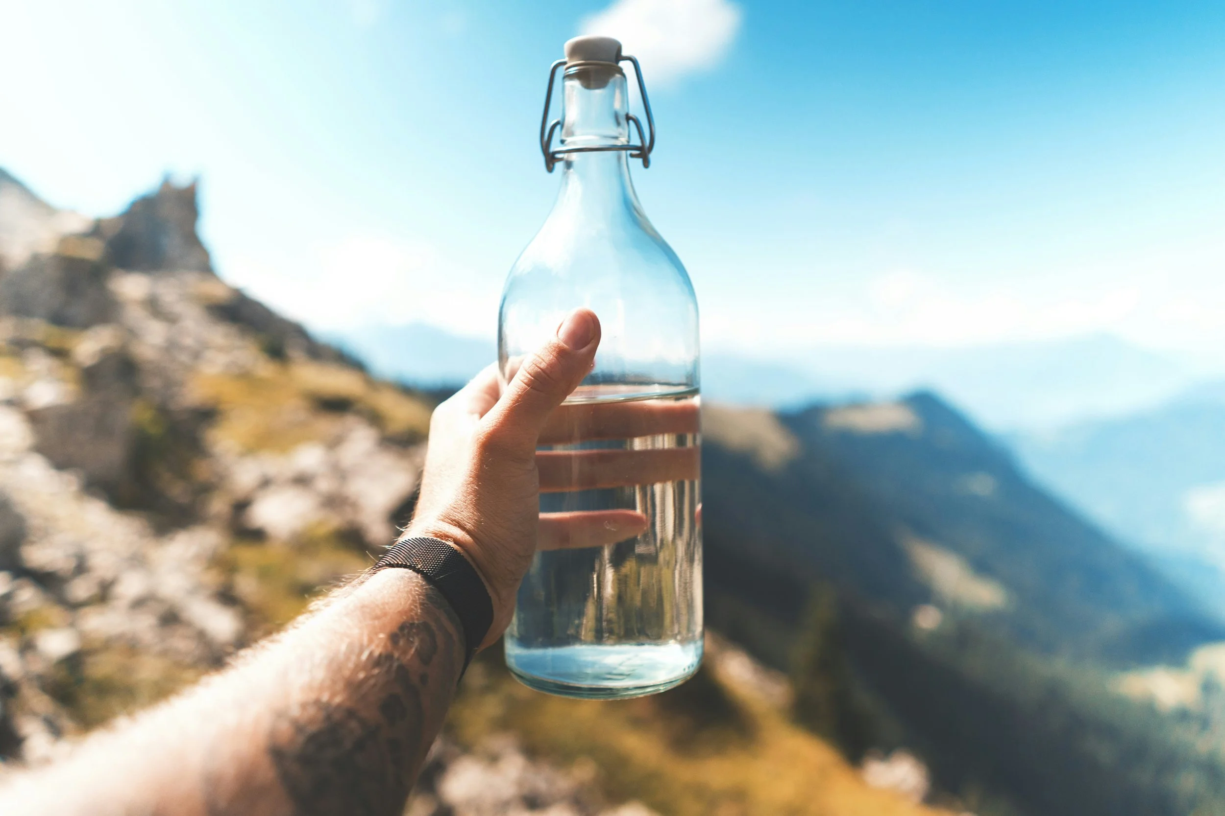 Wat is het verschil tussen mineraalwater en bronwater?