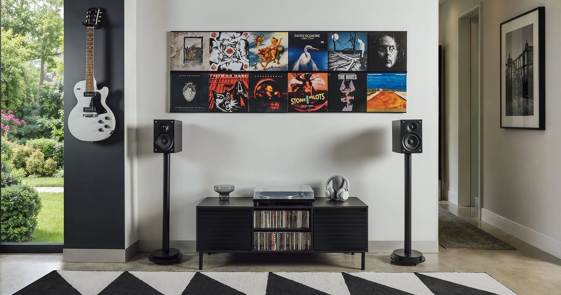 Forward facing vinyl record storage display