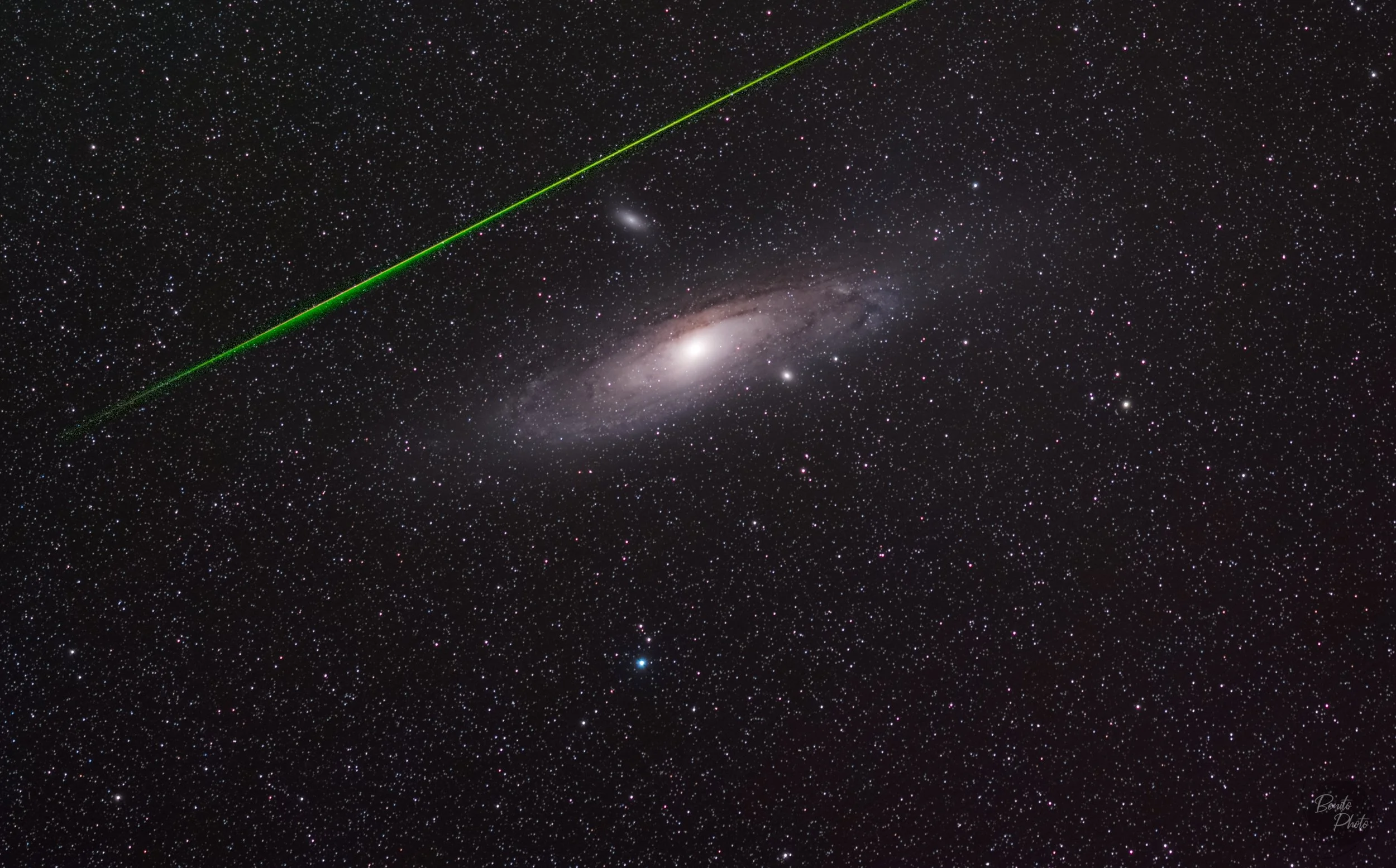 Galaxie Andromède M31 météore vert bolide