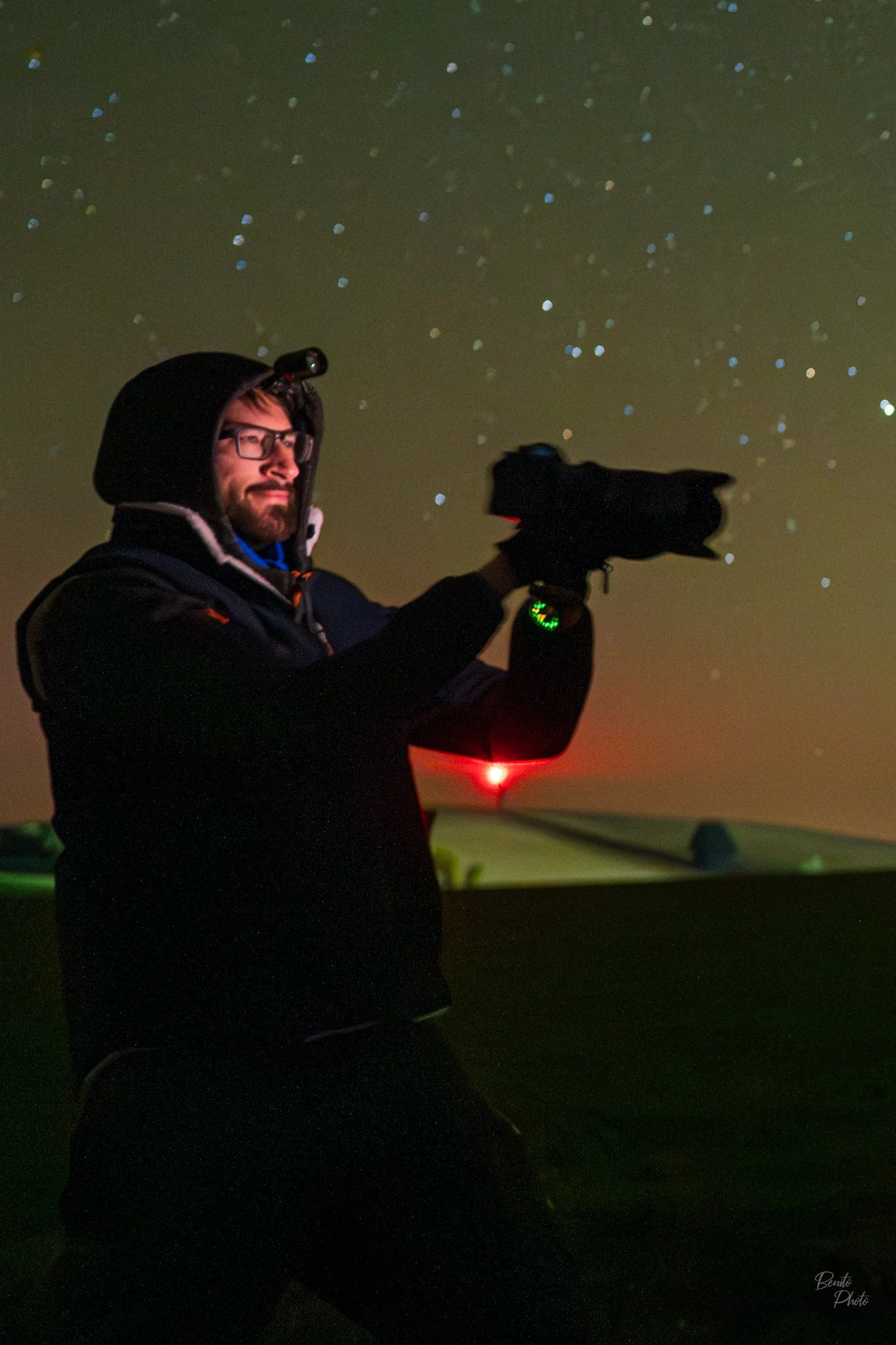 Autoportrait nocturne sous les étoiles en Aveyron