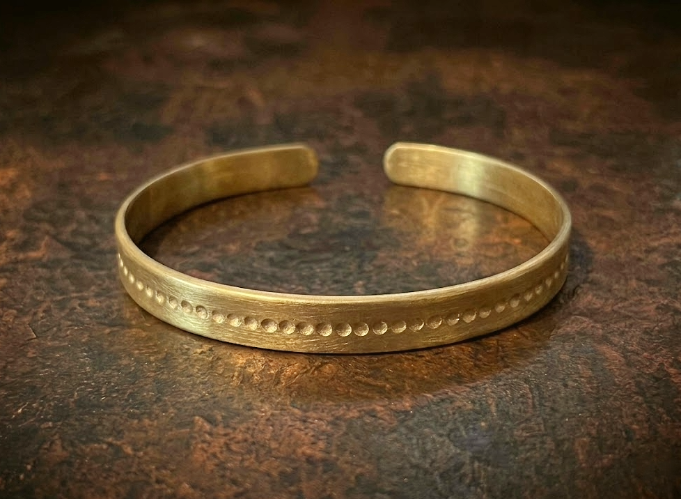Nekarot cuff
