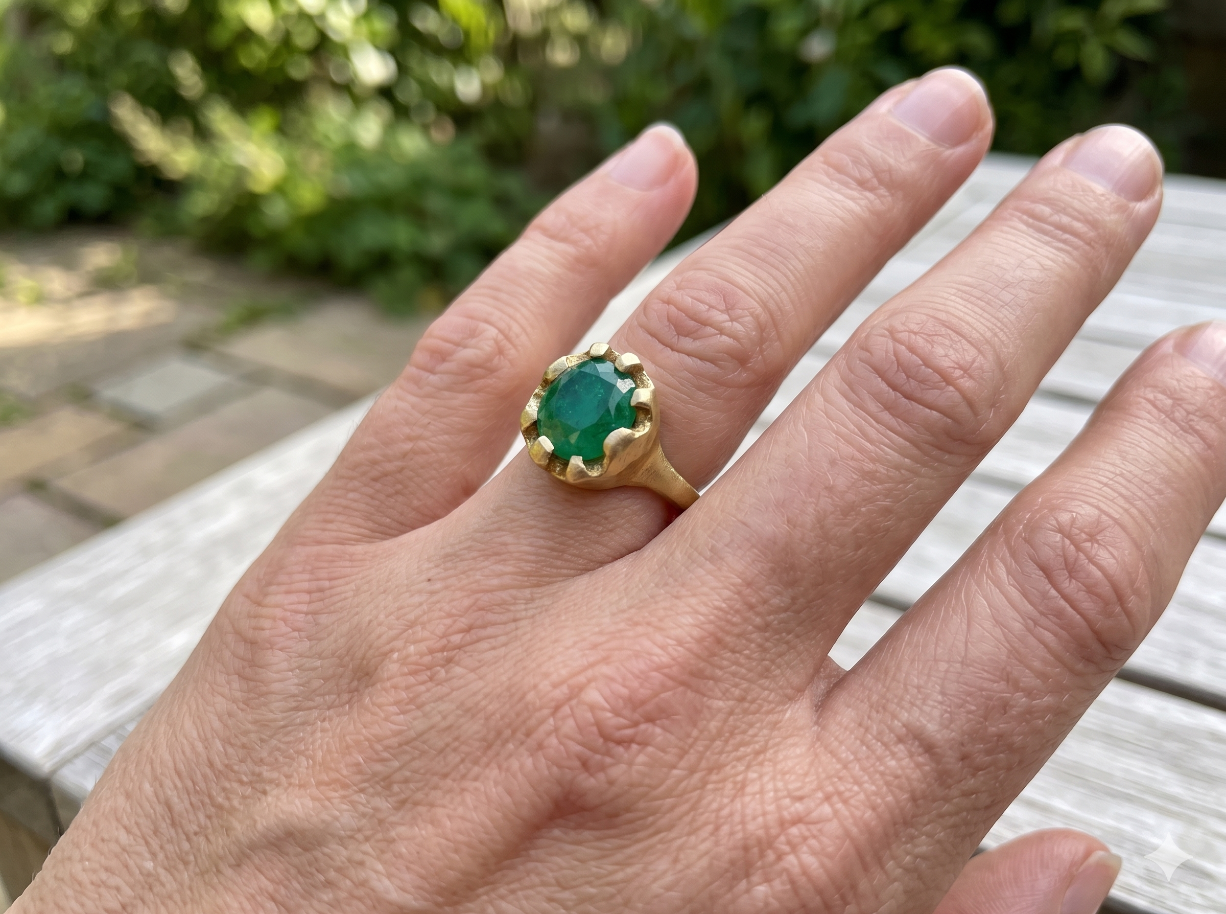 Emerald Crown Green על יד.png