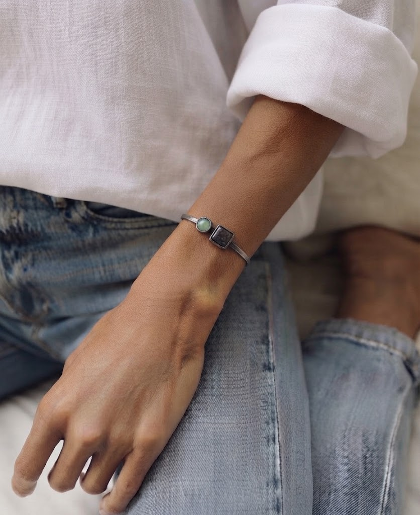 Both Cuff Silver Hand.png