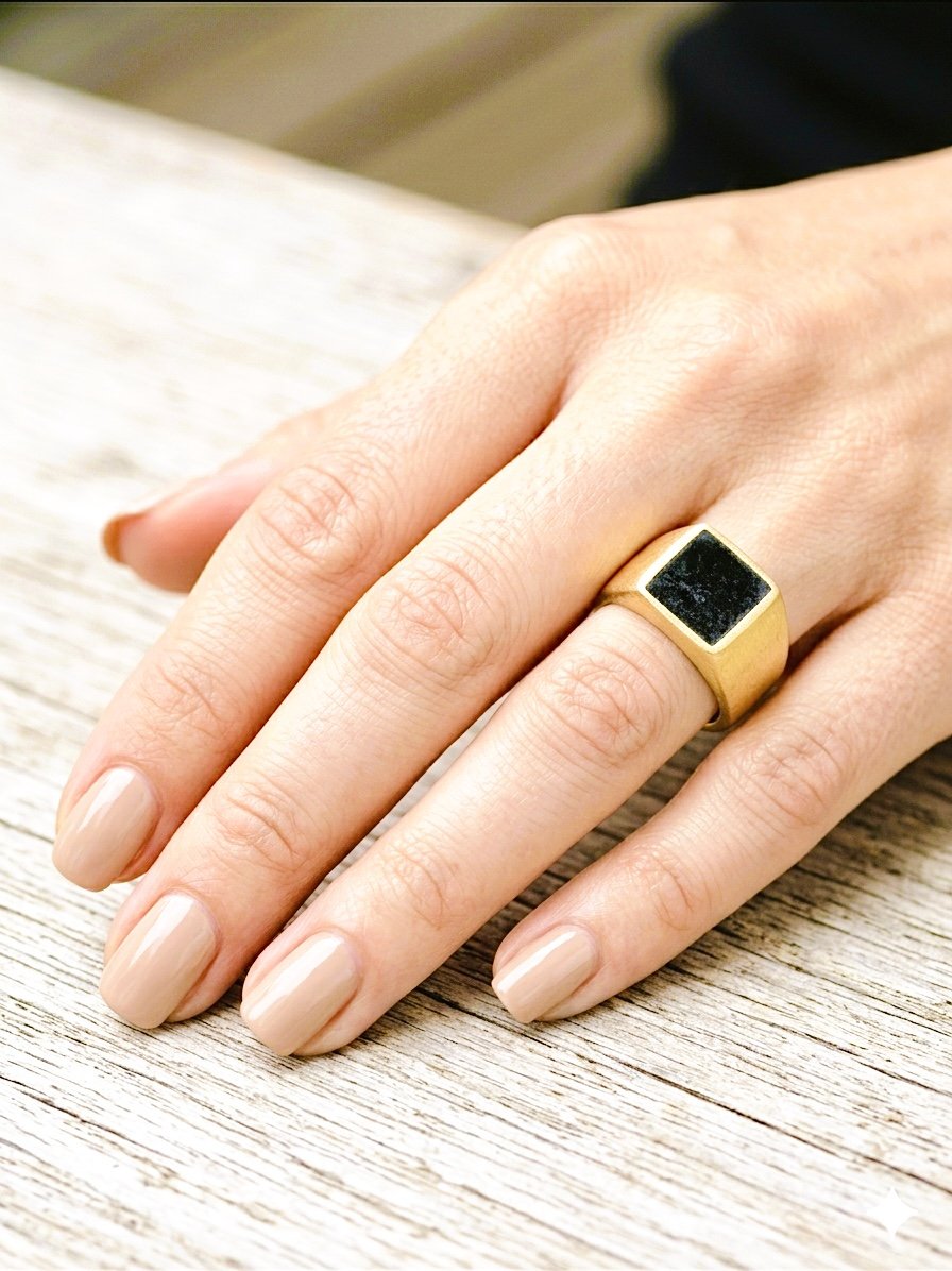 The Metropolis Ring על יד.jpg