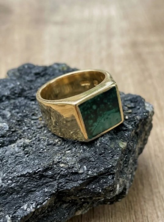 The Metropolis Ring