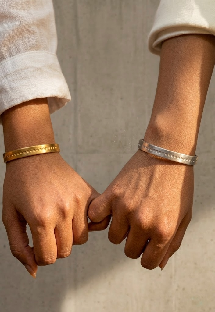 Nekarot Cuff gold silver hands 3.png