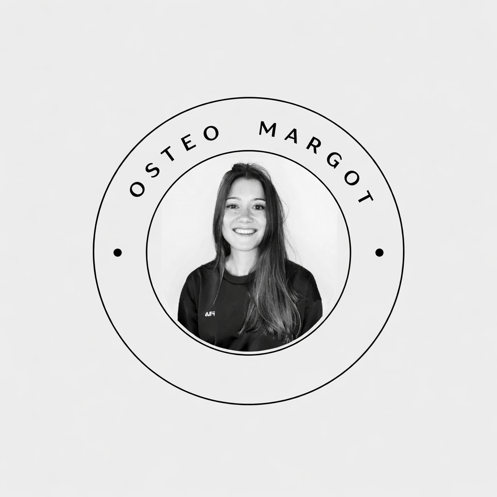 Black and white photo of a smiling woman with long hair, wearing a sports jersey, surrounded by a circular frame with the names 'Osteo Margot' written around. Dit is Margot Vergote, osteopaat in Roeselare.