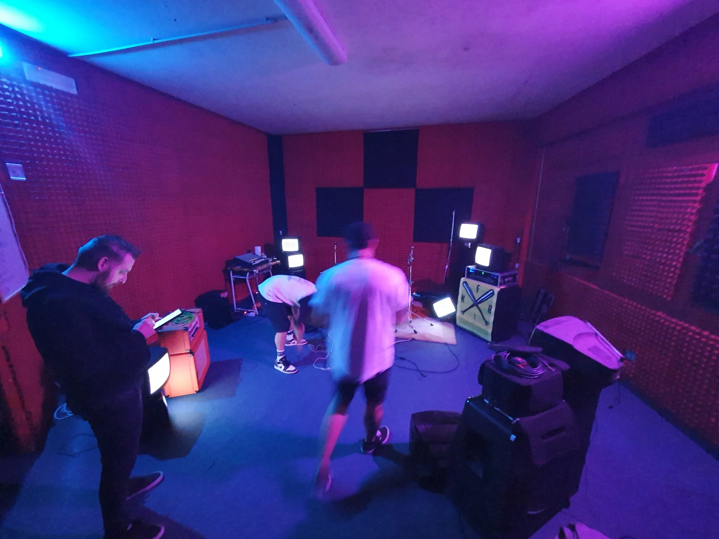 Sala prove dei Not For Rent dove è stato girato il loro videoclip