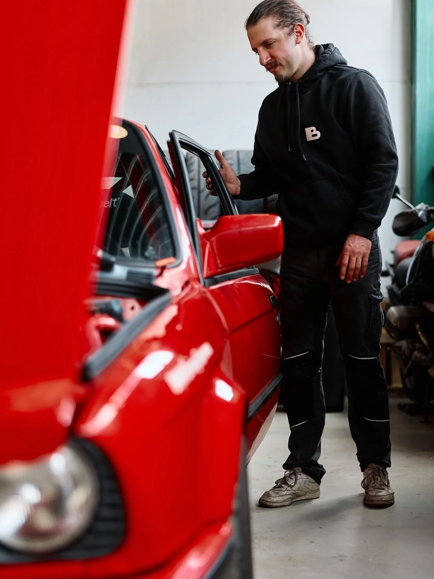 Haben wir eigentlich schon &uuml;ber Passion gesprochen? 

Meine Passion sind besondere Fahrzeuge. Fahrzeuge, die eine Herausforderung mitbringen oder die bereits ihre ganz eigene Geschichte erz&auml;hlen. 🏎️ 

Das bedeutet aber nicht, dass dein Aut