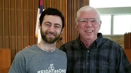 Garth with guitarist Jeremy Lyons.