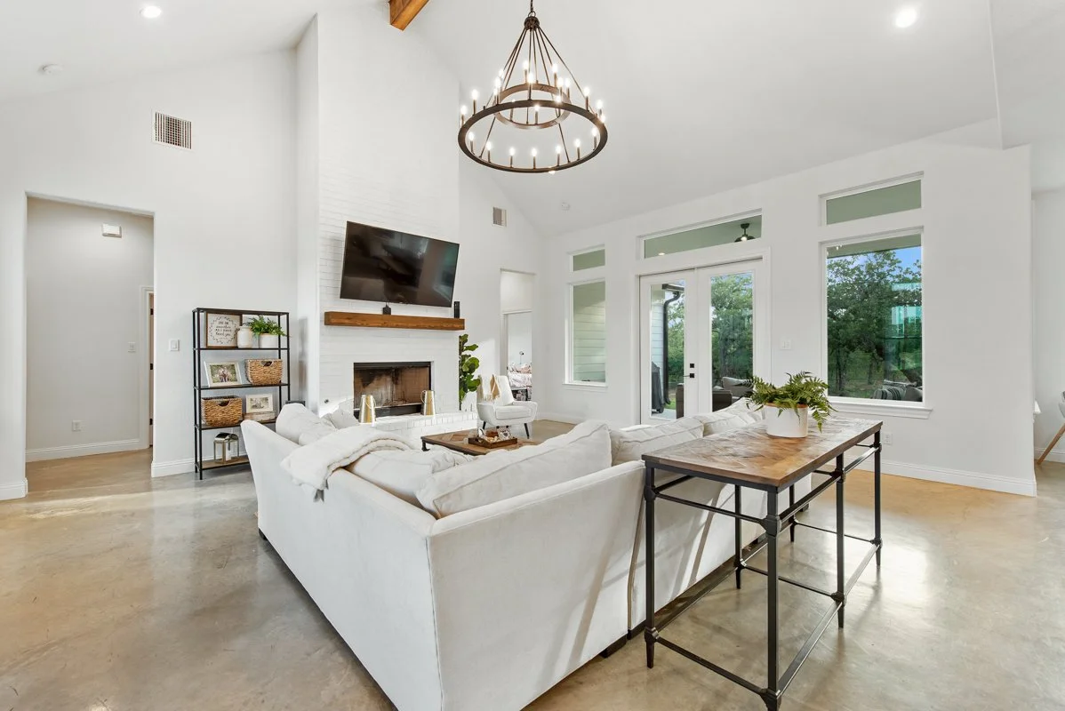 Living Room-2.JPG