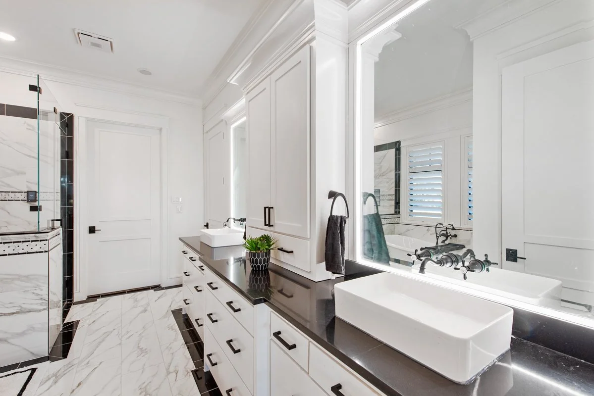 Main Bathroom-4.jpg