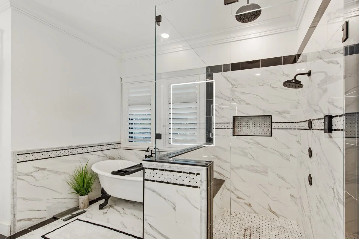 Main Bathroom-5.jpg