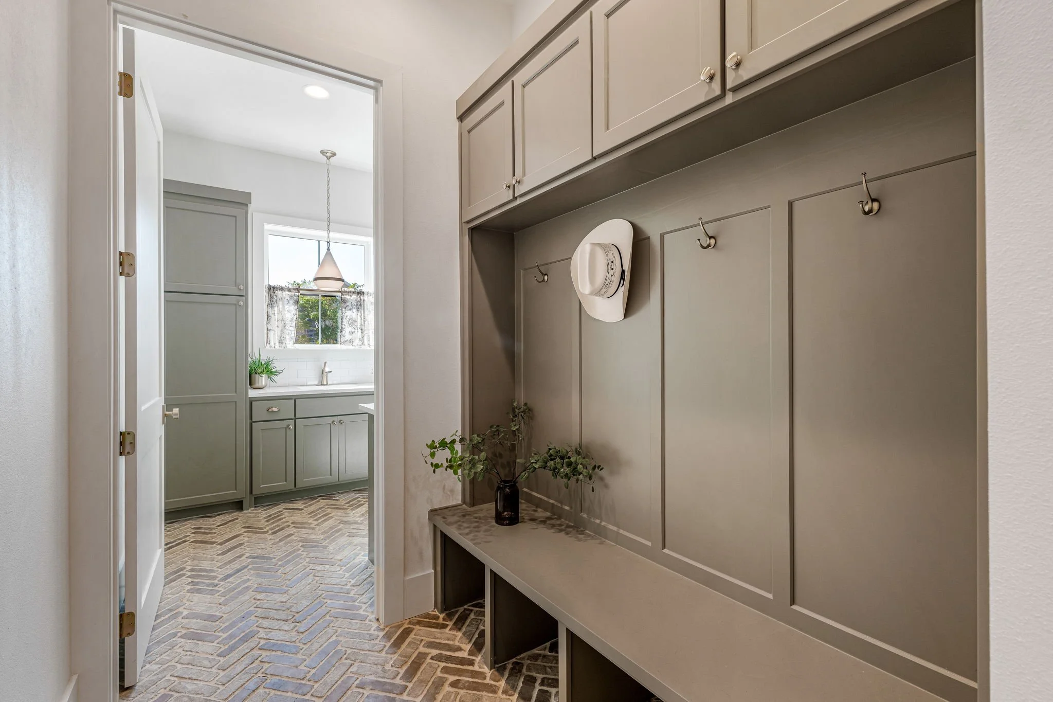10-web-or-mls-Creekside-22.jpg