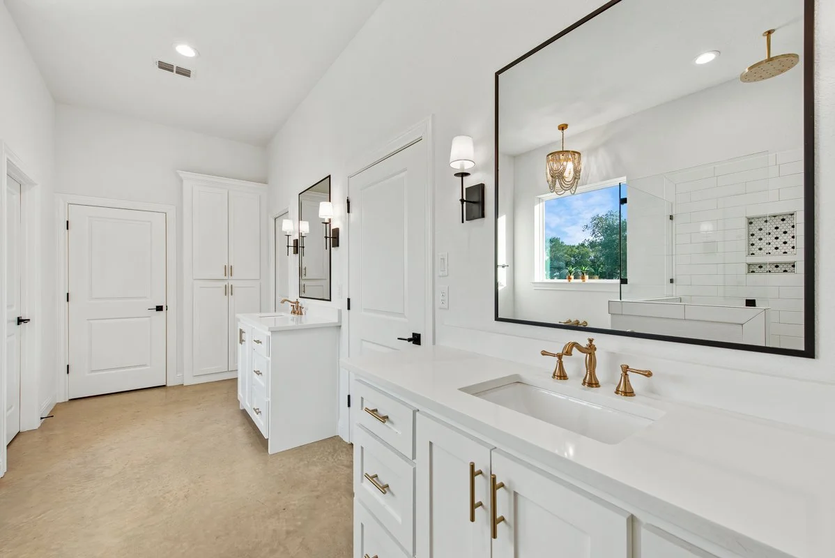 Primary Bathroom-4.JPG