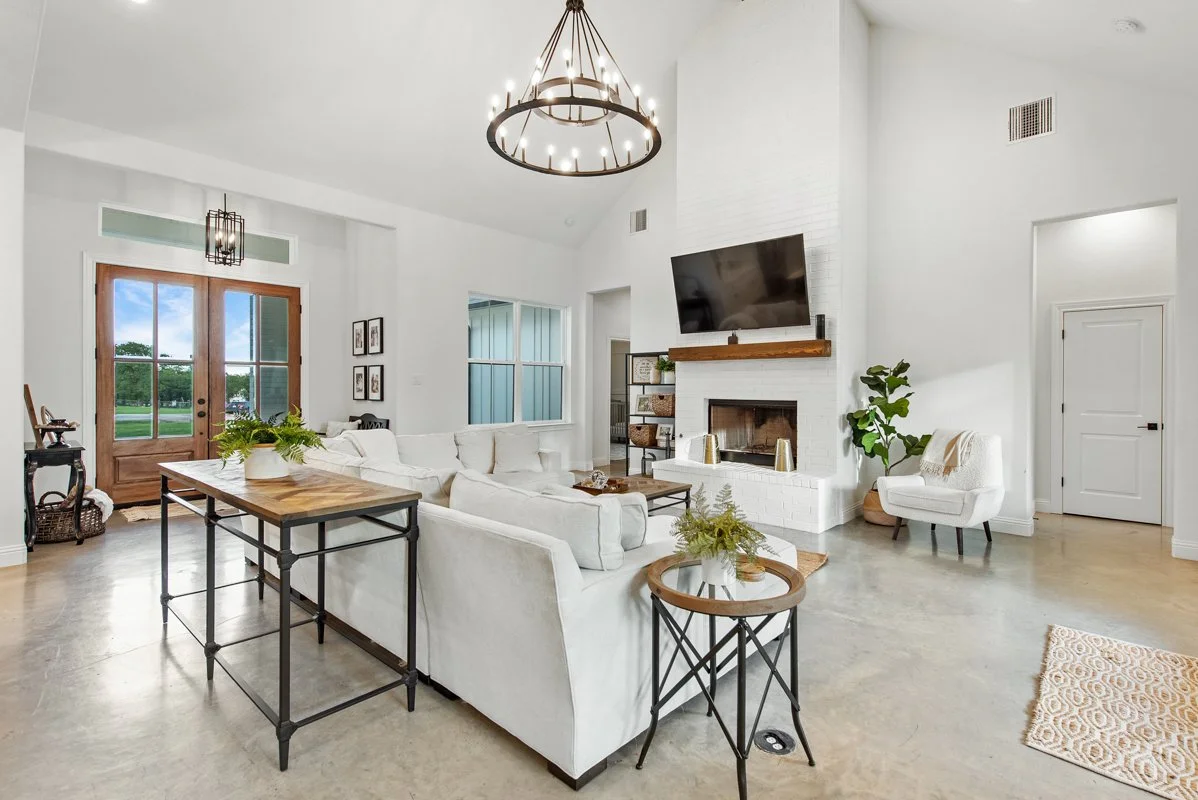 Living Room-3.JPG