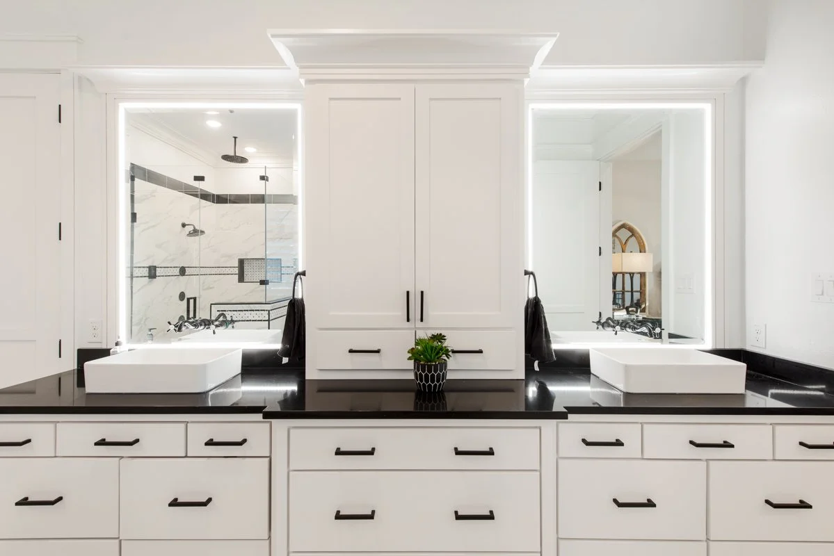 Main Bathroom-3.jpg