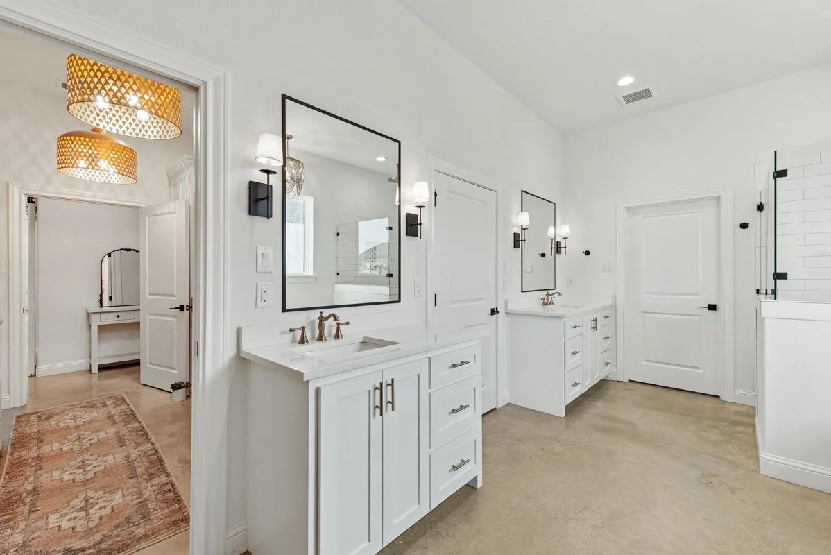 Primary Bathroom-3.JPG