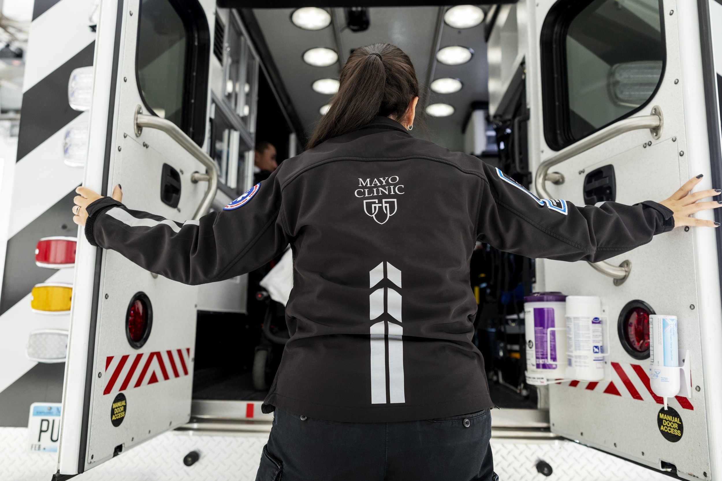 Mayo_Ambulance_01043_F.jpg