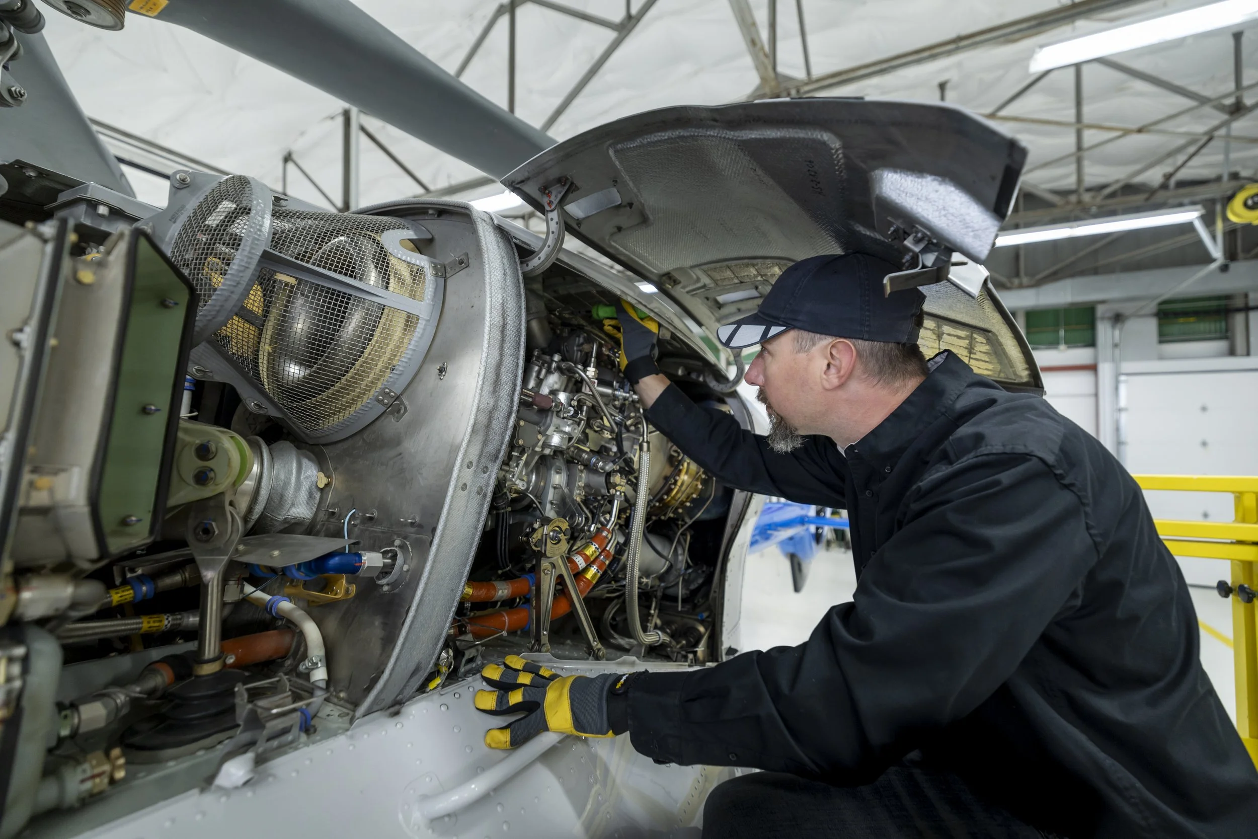 Mayo_Helicopter_Mechanic_00068_F.jpg