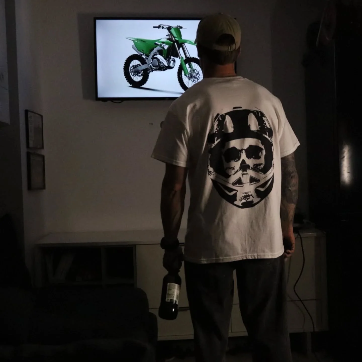 Wondering if they called it the 327 because it's a 300 and it's coming out in '27? 

Either way. Wannit.

#motoskulltee #dustandglory.uk #dirtbikes #kawasaki #327