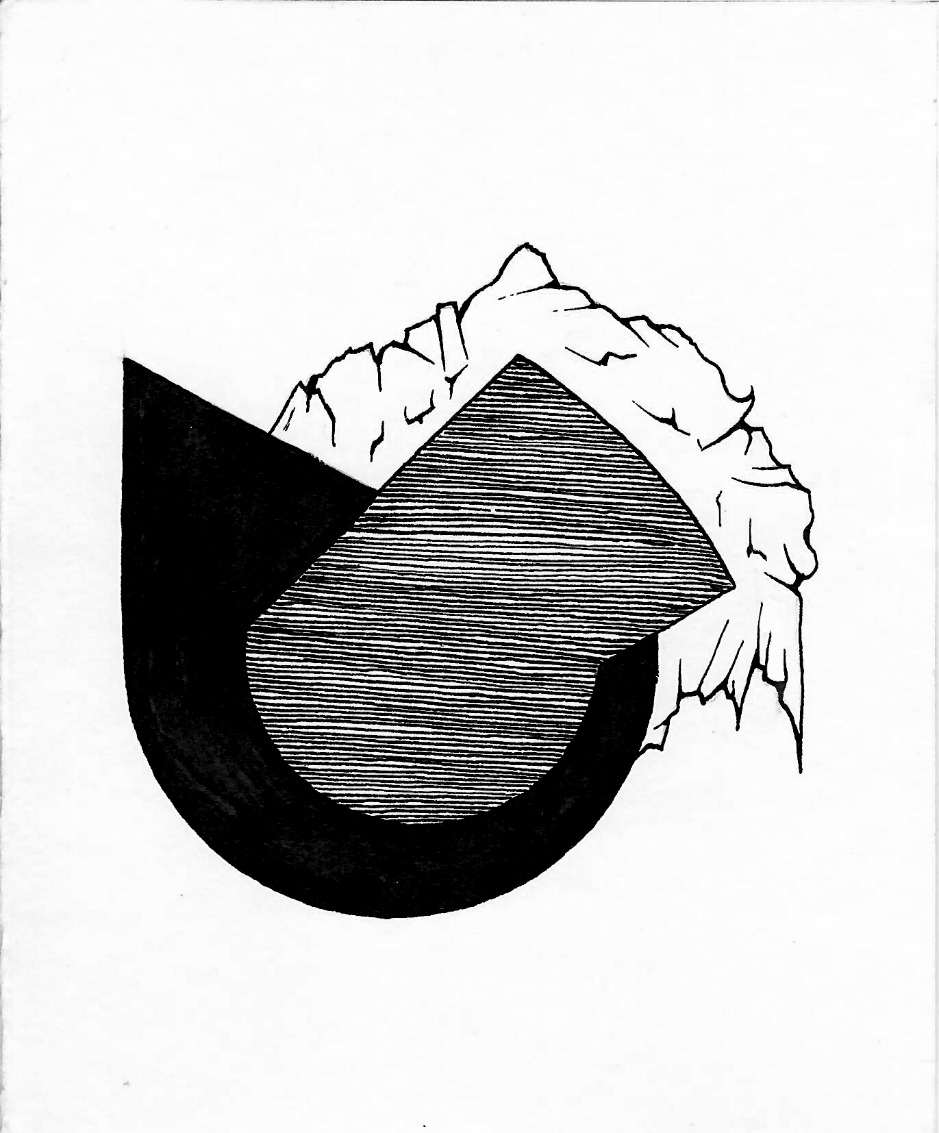 Tuschezeichnung auf Papier von Julian Schomäker. Komposition verschiedener Formen. Ein Berg, in den ein Objekt aus Linien eingelassen ist, das auf einem schwarzen Halbkreis sitzt, der auch an den Berg angrenzt.