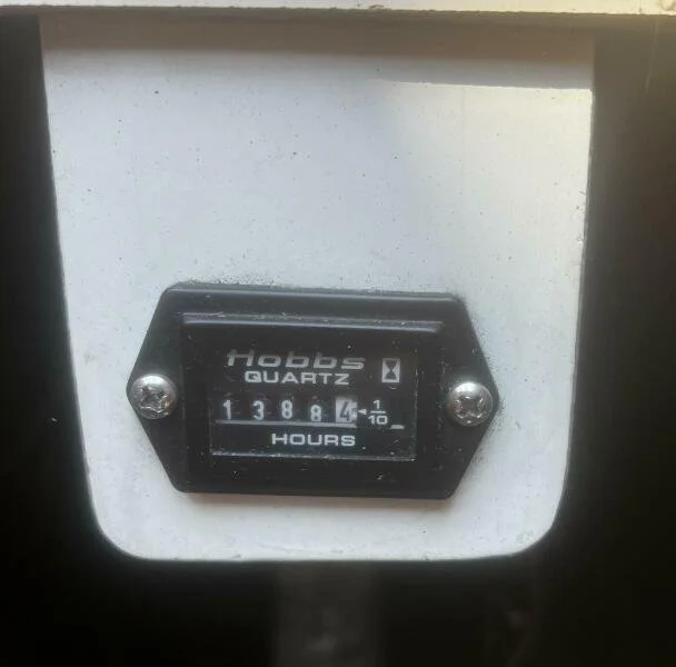 An hour meter displaying 1388.4 hours on a Hobbs Quartz device.