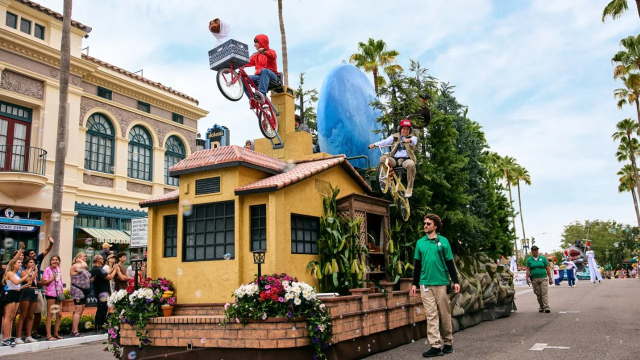 The E.T. float at Universal Studios' Mega Movie Parade