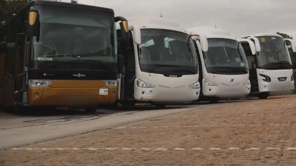 Frota de autocarros Duque Estrada disponíveis para aluguer com motorista e transporte de grupos