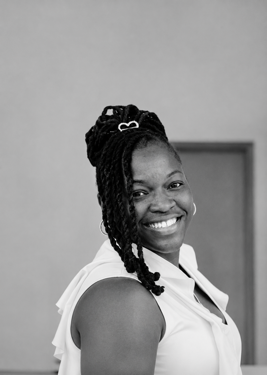 Author Tee Roberts Headshot