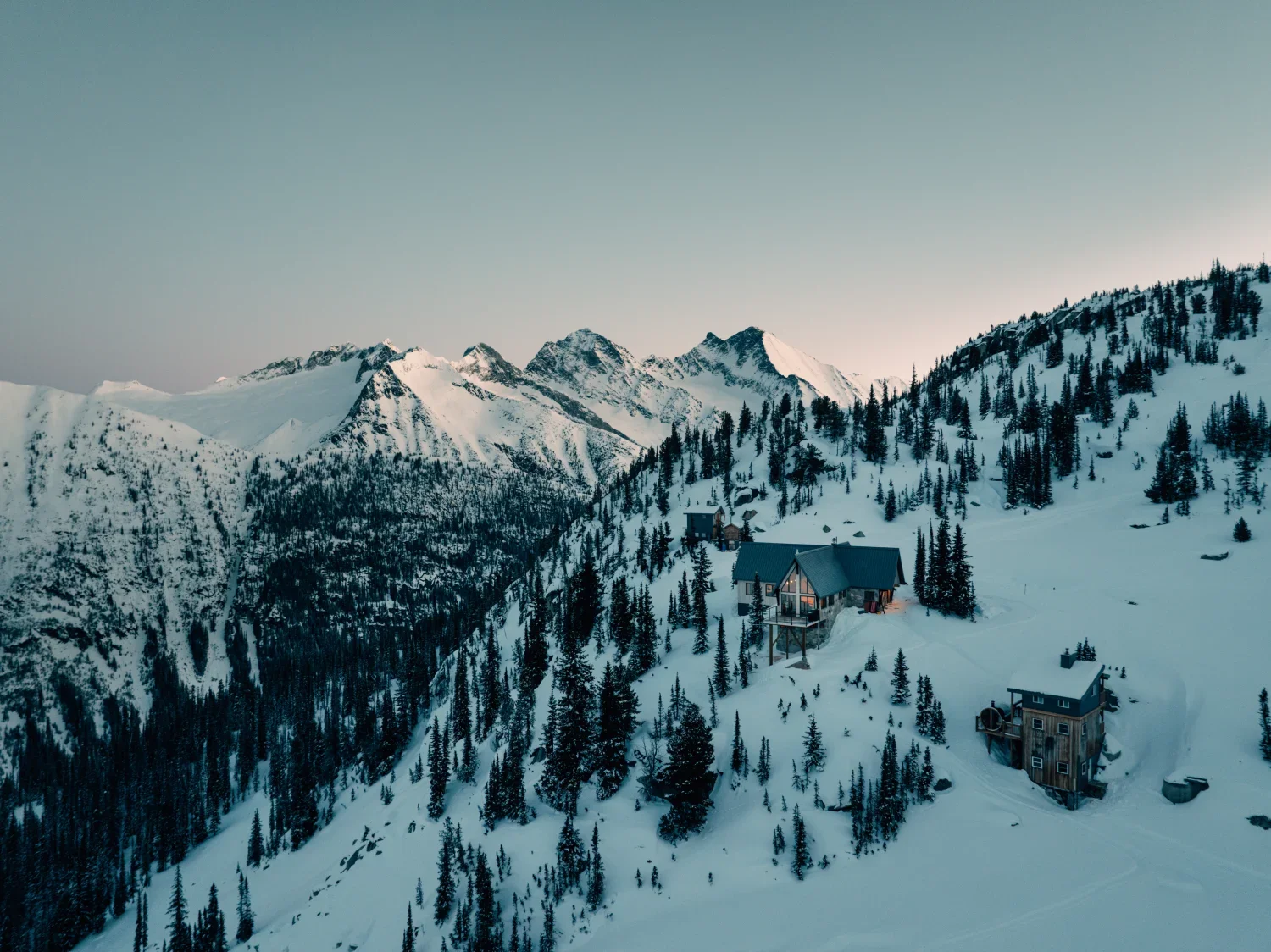 Heli-Hikes_British Columbia_BattleAbbey_dmX27.webp