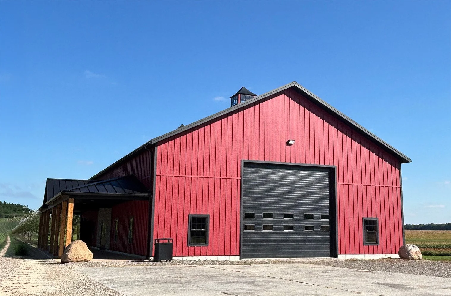 the-barn_outside_001.jpg