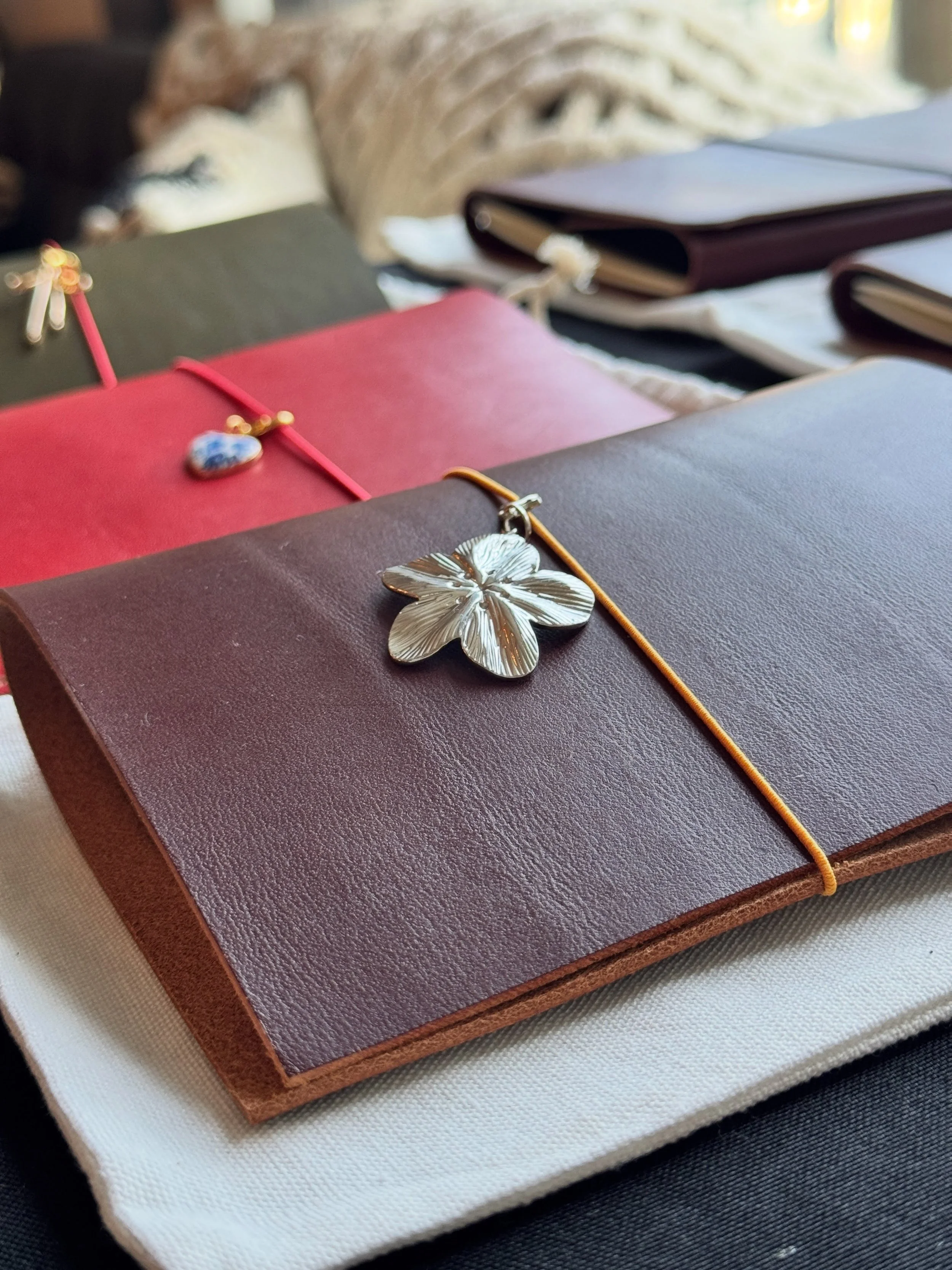 Are you ready for a new school year or your Fall routines? Dreaming of dusting up your creative rituals? Fret not, we got you. From simple journals to the most elevated experiences like our partnership with @maisonrosenewyork, come find us at @flavac