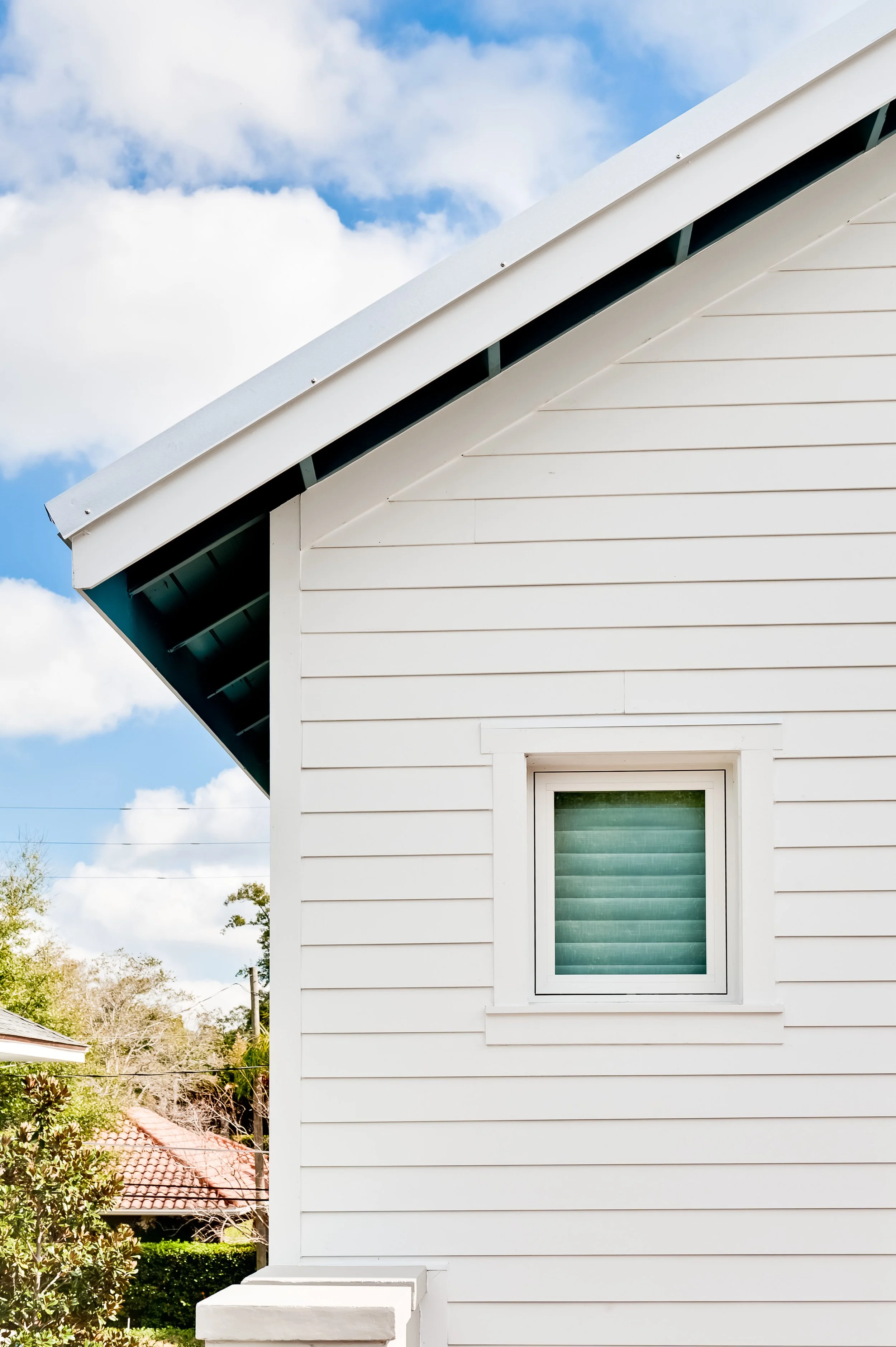Home showcasing James Hardie smooth fiber cement lap siding.