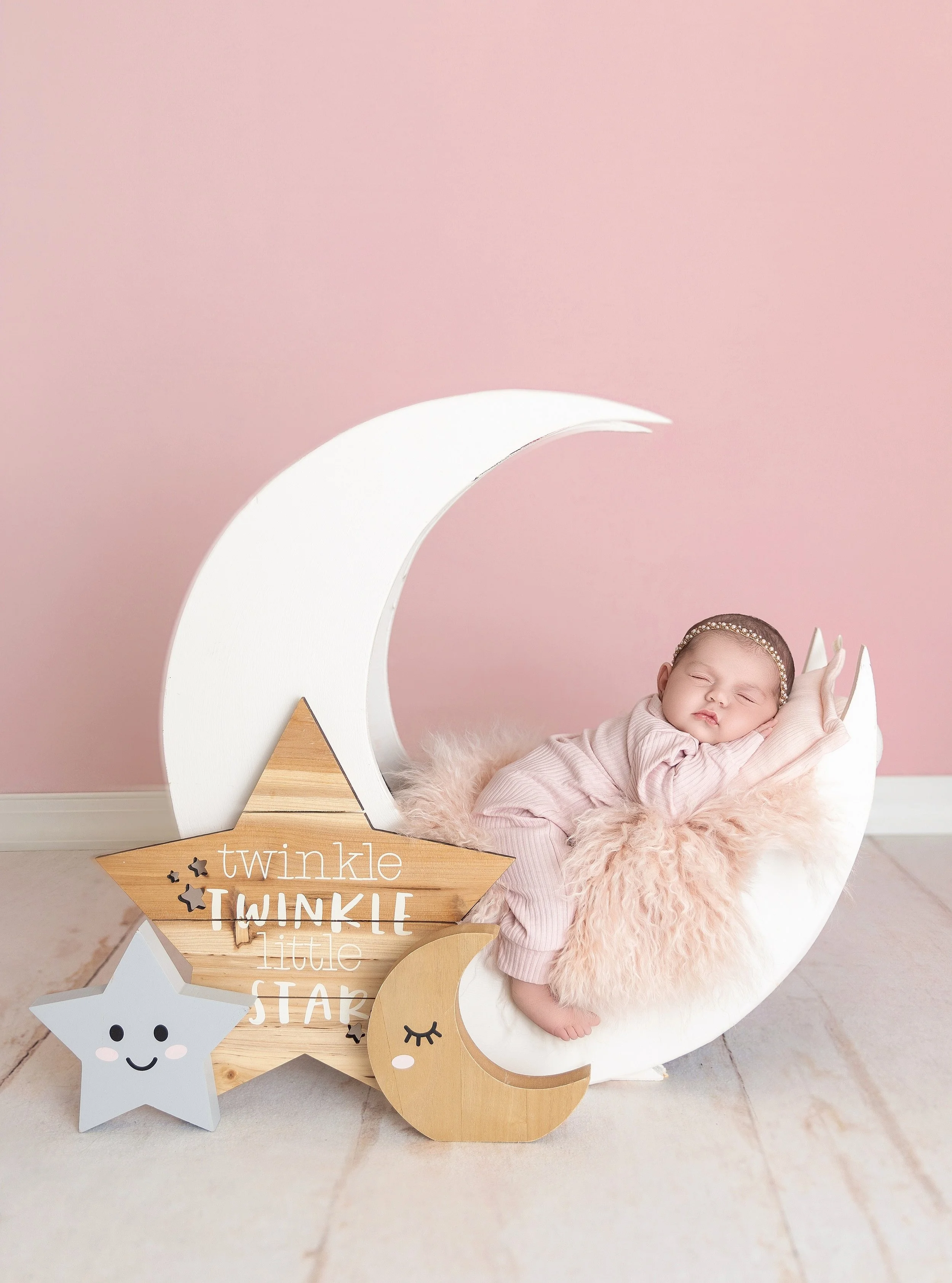Tiny details, sleepy snuggles, and the sweetest little moments 🤍✨
Swipe through this beautiful newborn session and try to pick a favorite 🥹
#ApexNewbornPhotographer #RaleighNewbornPhotographer #CaryNCPhotographer #NCNewbornPhotography #ApexNC #Newb