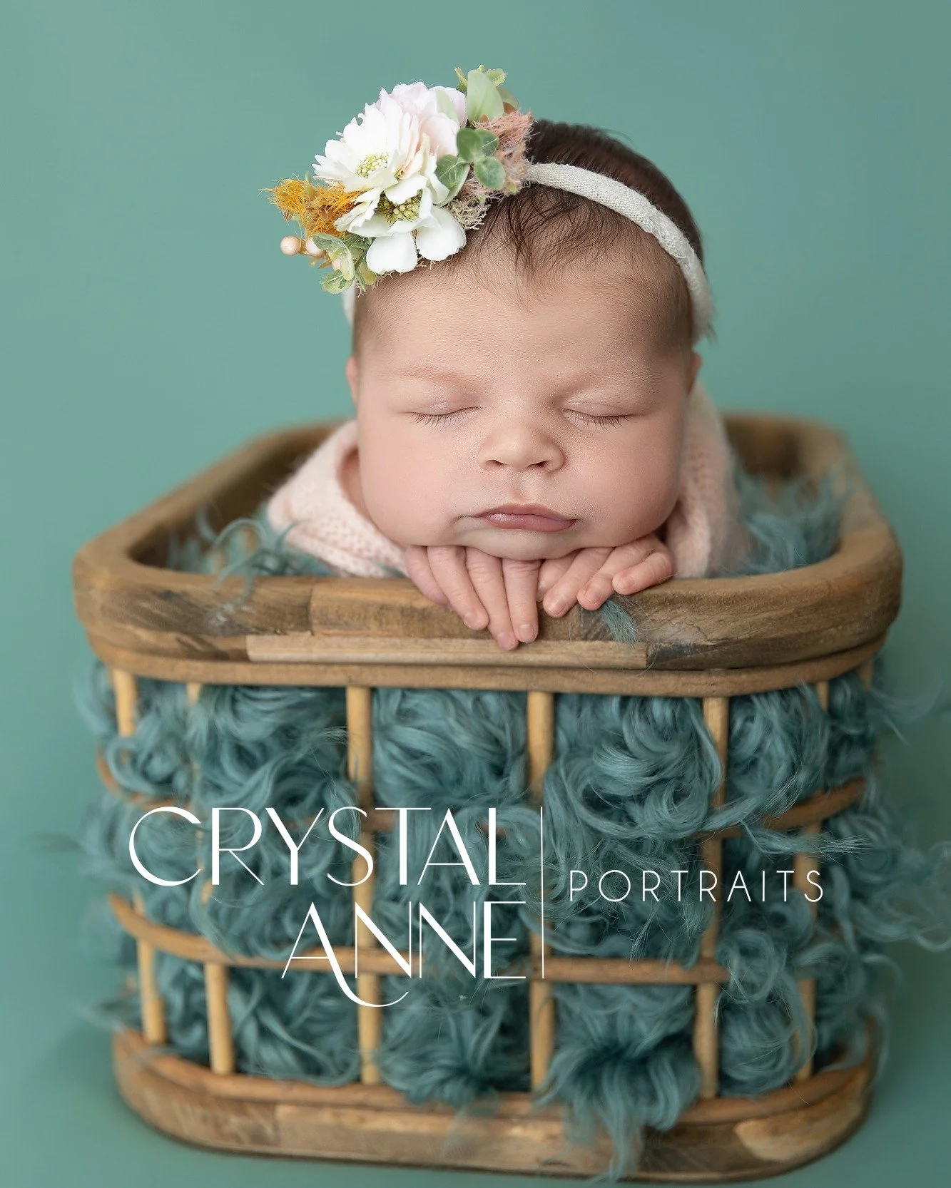 Happy Friday 💕
Enjoy something cute to start your weekend off right ✨

#newbornphotography #newbornphotographer #apexnc #raleighnc #carync #trianglephotographer #newbornsession #babygirl #newbornphotos #newbornposing #apexphotographer #raleighphotog
