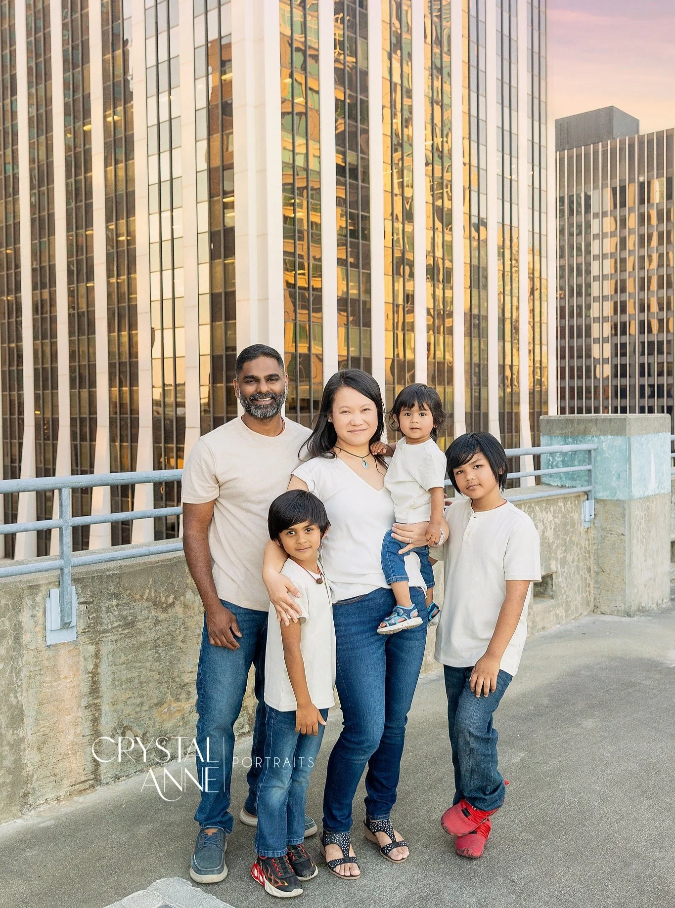 Sneak peek from yesterday&rsquo;s downtown family session ✨
I absolutely loved exploring the city with this sweet family last night. The golden reflections from the buildings, the soft evening light, and the love between these five made for the perfe
